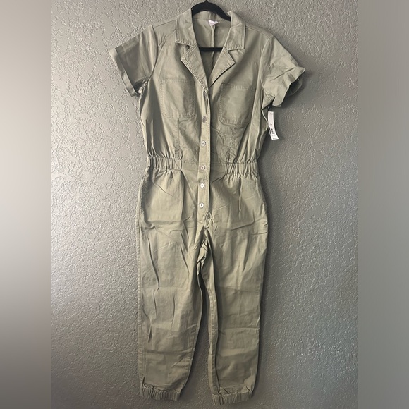 Green jumpsuit - Picture 2 of 6